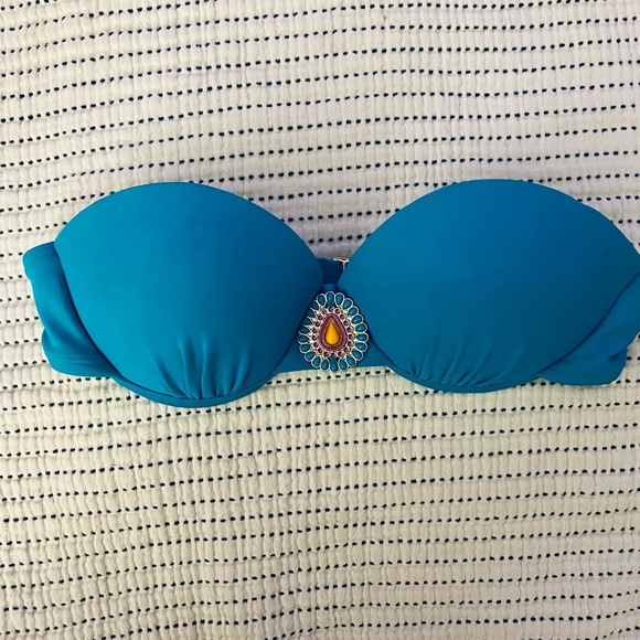 Lot of 3 swimsuit tops sized small - Picture 9 of 13